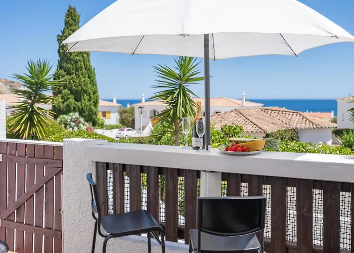 Blue Horizon Apartment *